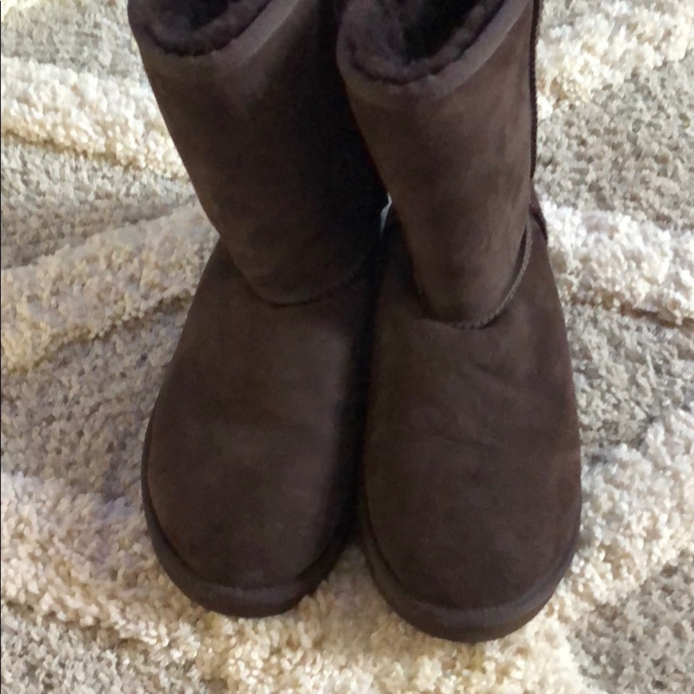 Brown short ugg boots